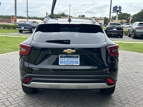 Certified 2024 Chevrolet Trax LT w/ Driver Confidence Package image 5