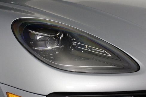 Certified 2025 Porsche Macan Turbo image 28