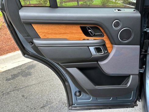 Used 2020 Land Rover Range Rover HSE image 13