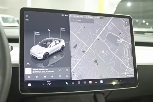 Used 2023 Tesla Model Y Performance image 17