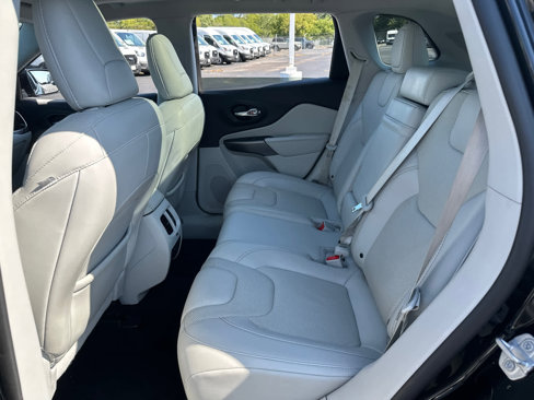 Used 2019 Jeep Cherokee Limited image 32