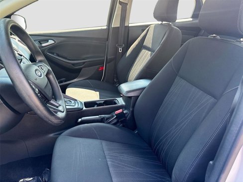 Used 2018 Ford Focus SE w/ SE Appearance Package image 21
