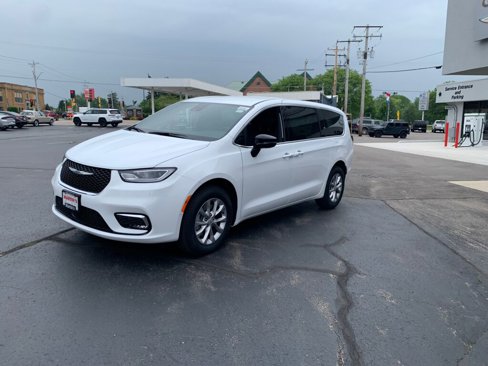 New 2025 Chrysler Pacifica Select image 4