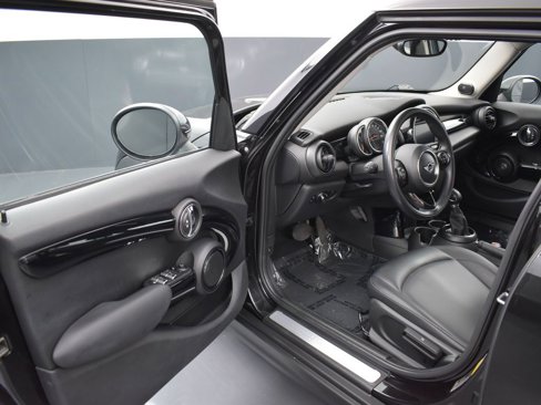 Used 2019 MINI Cooper 4-Door Hardtop w/ Premium Package image 8