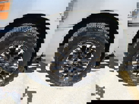 Used 2004 Nissan Titan SE w/ (OF1) SE Off-Road Pkg image 3