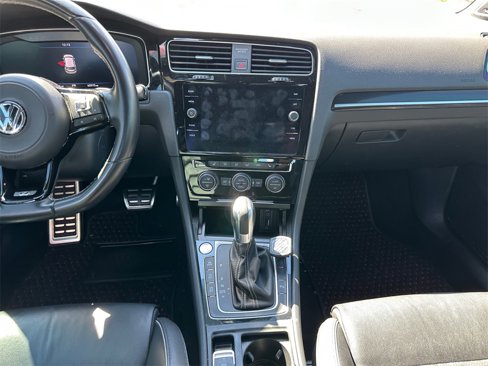 Used 2018 Volkswagen Golf R 4-Door image 11
