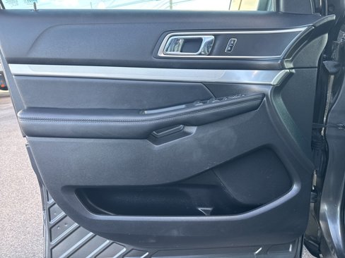 Used 2017 Ford Explorer XLT w/ Equipment Group 202A image 36
