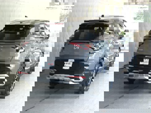Used 2023 Kia Sportage EX image 6
