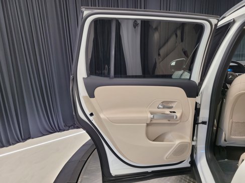 Used 2020 Mercedes-Benz GLB 250 w/ Premium Package image 28