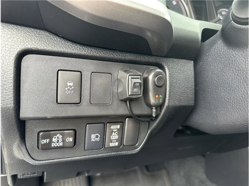 Used 2021 Toyota Tacoma SR5 w/ Trail Edition image 18