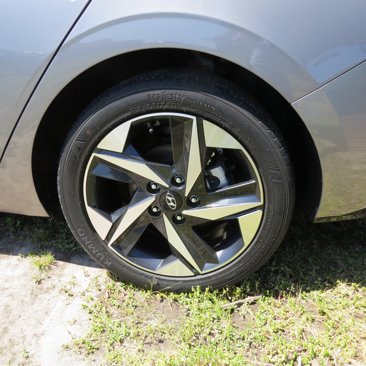 Certified 2023 Hyundai Elantra Limited image 9
