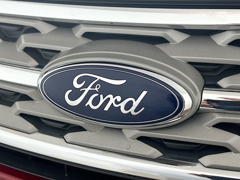 Used 2018 Ford Explorer XLT w/ Equipment Group 202A image 26