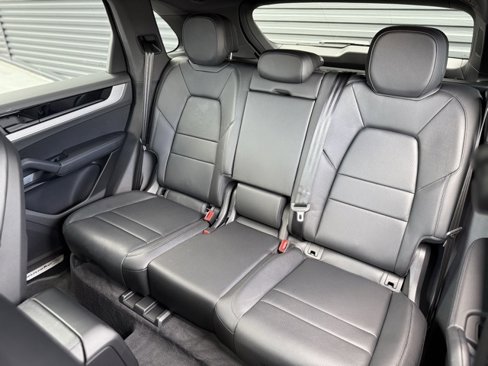 Certified 2025 Porsche Cayenne image 25