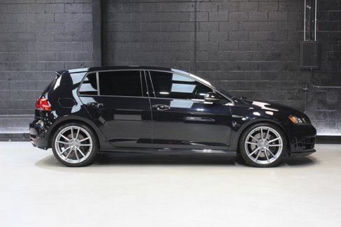 Used 2017 Volkswagen Golf R 4-Door image 11