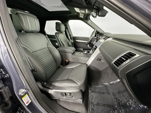 Certified 2025 Land Rover Discovery Dynamic SE image 26