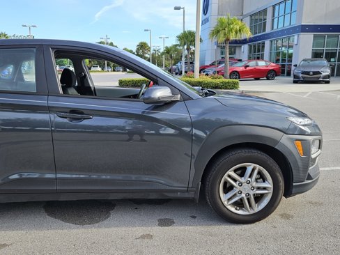 Used 2021 Hyundai Kona SE image 2