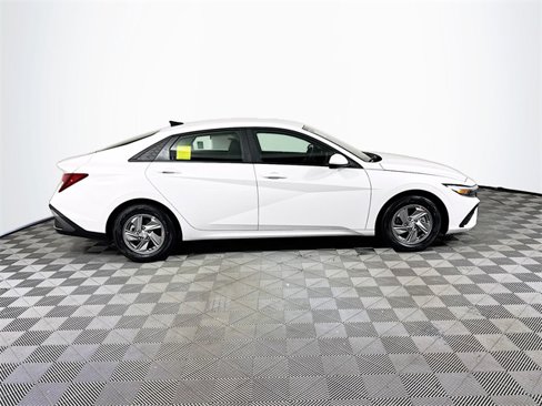 New 2025 Hyundai Elantra SE image 5