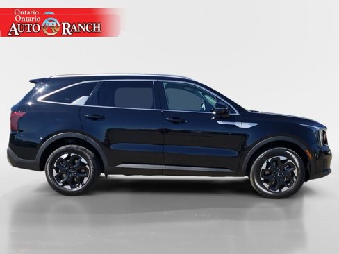 Used 2024 Kia Sorento S image 6