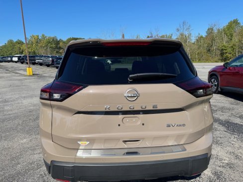 Used 2024 Nissan Rogue SV image 4
