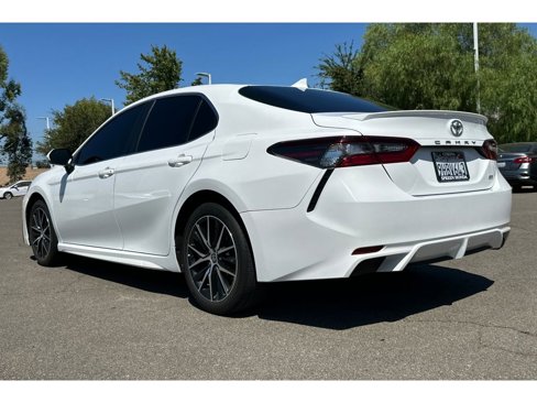 Used 2023 Toyota Camry SE image 3