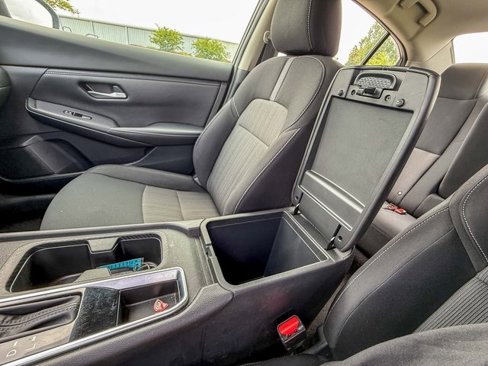 Used 2022 Nissan Sentra SV image 16