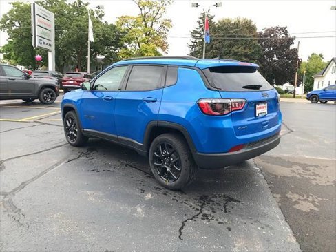 Used 2025 Jeep Compass Latitude w/ Altitude Special Edition image 6