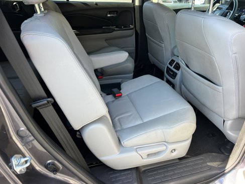 Used 2021 Honda Pilot Touring image 16