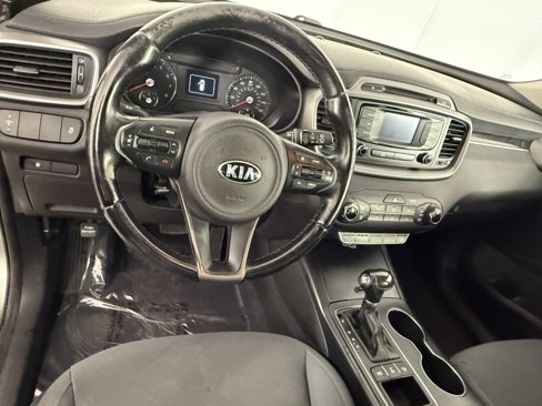 Used 2016 Kia Sorento LX w/ LX Convenience Package image 16