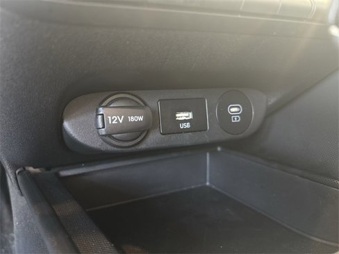 Used 2024 Hyundai Elantra SEL image 25