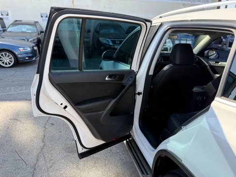 Used 2014 Volkswagen Tiguan SE image 17