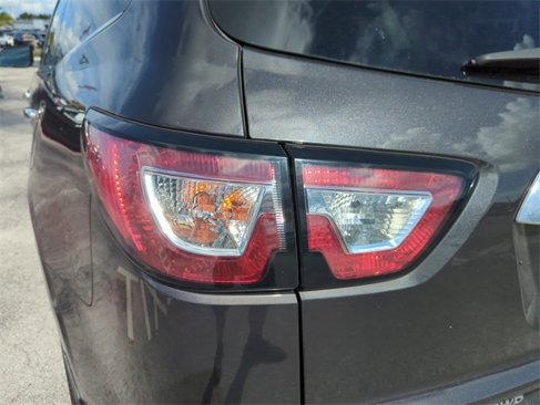 Used 2017 Chevrolet Traverse LT w/ Style and Technology Package image 14