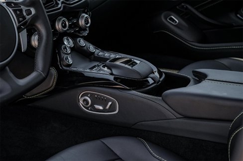Used 2023 Aston Martin V8 Vantage Coupe image 24