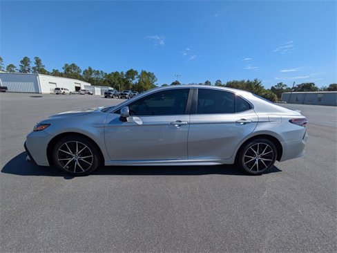 Used 2024 Toyota Camry SE image 7