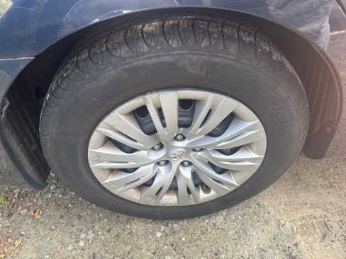 Used 2014 Toyota Camry LE image 10