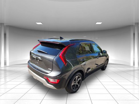 Used 2023 Kia Niro EX image 3