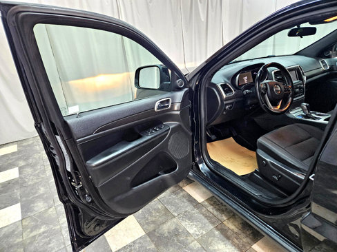Used 2018 Jeep Grand Cherokee Laredo image 11
