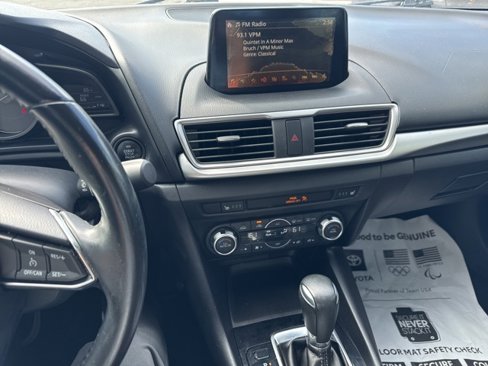 Used 2018 MAZDA MAZDA3 Touring image 17