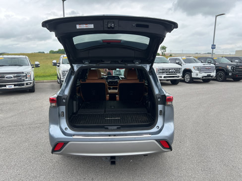 Used 2020 Toyota Highlander Platinum image 18