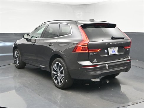 Used 2022 Volvo XC60 B5 Momentum w/ Climate Package image 6