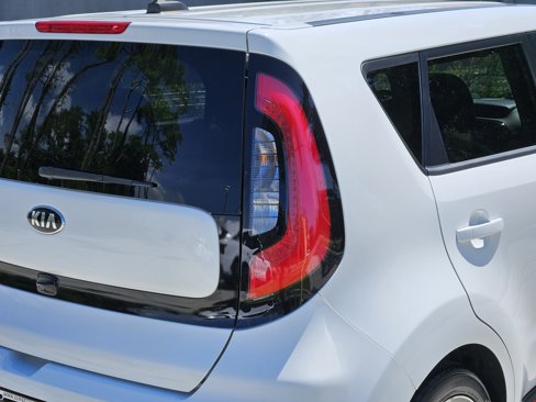 Certified 2018 Kia Soul ! w/ Tech Package image 10