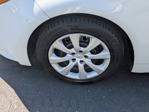 Used 2022 Toyota Corolla LE image 13