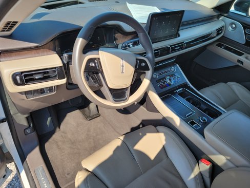 Used 2020 Lincoln Aviator Reserve w/ Equipment Group 202A image 11
