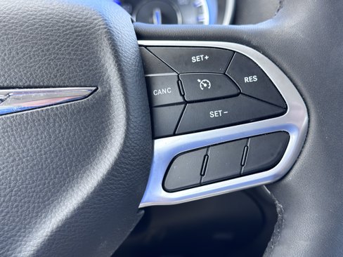 Used 2023 Chrysler 300 Touring w/ Sport Appearance Package image 28