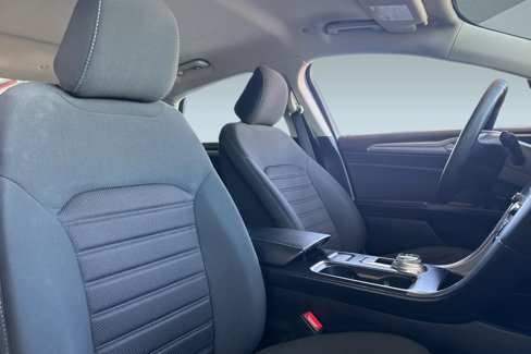 Used 2020 Ford Fusion SE image 31