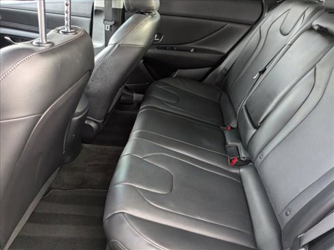 Used 2022 Hyundai Elantra Limited image 17