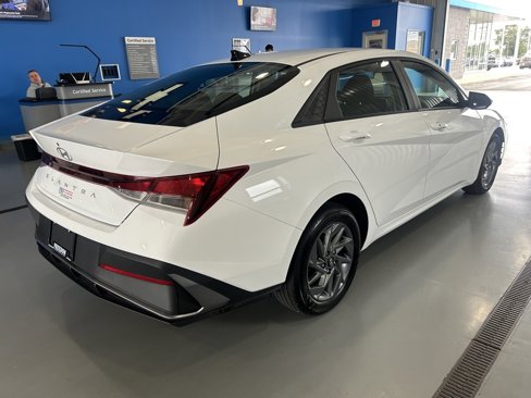 Used 2024 Hyundai Elantra SEL image 6