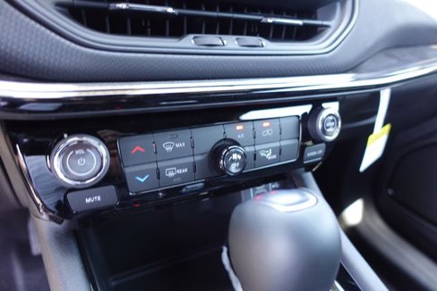 New 2025 Jeep Compass Latitude w/ Altitude Special Edition image 19