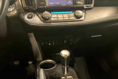 Used 2015 Toyota RAV4 Limited image 32