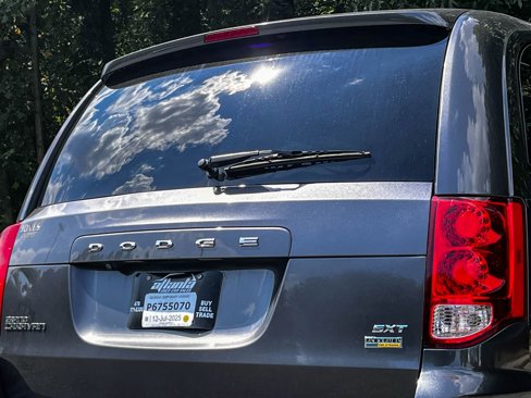 Used 2019 Dodge Grand Caravan SXT image 11