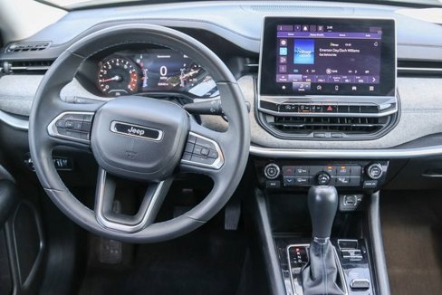 Used 2022 Jeep Compass Latitude image 18